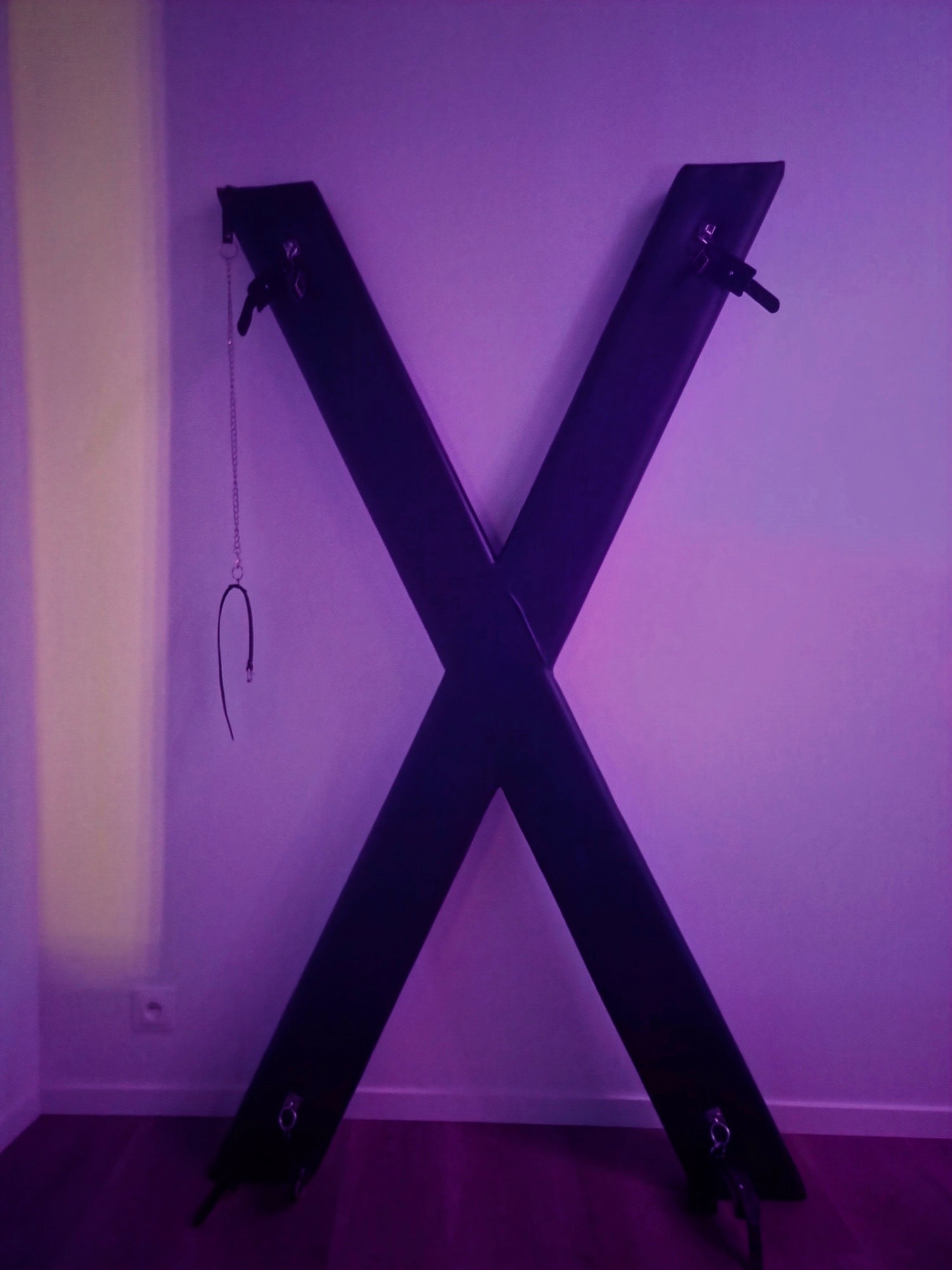 Croix de Saint-André dans la love room